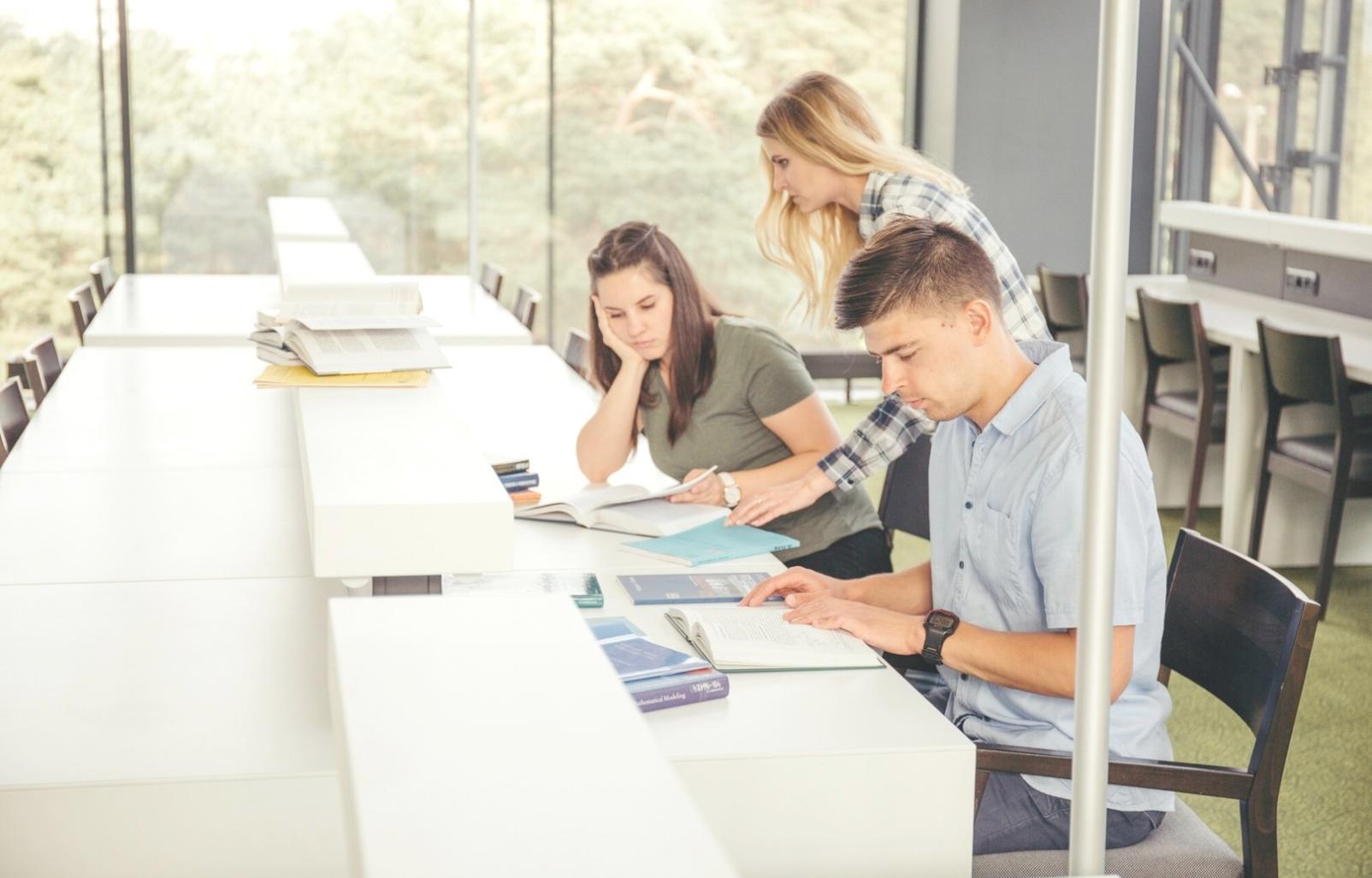 Session de formation avec formateur et participants